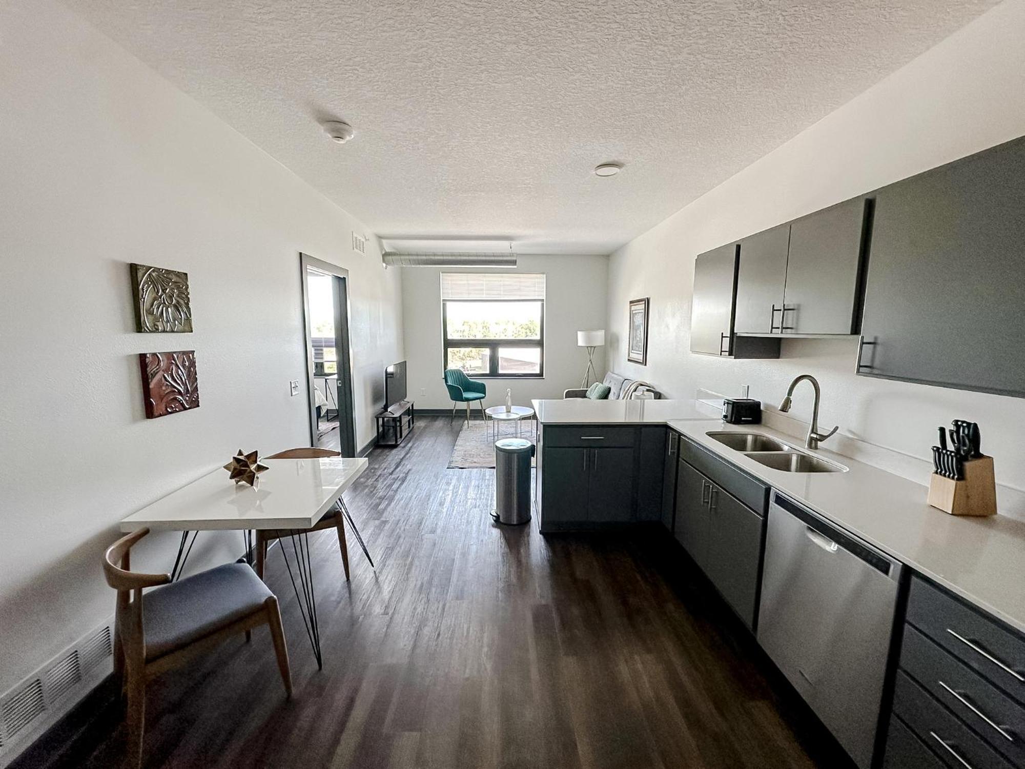 Sleepover 1Bd 1Ba Des Moines Apartments ภายนอก รูปภาพ